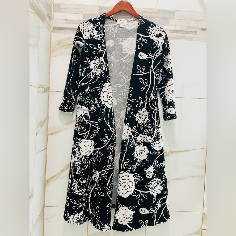 🌸 LuLaRoe Black & White Floral Longline Cardigan – Size XS - Picture 10 of 12
